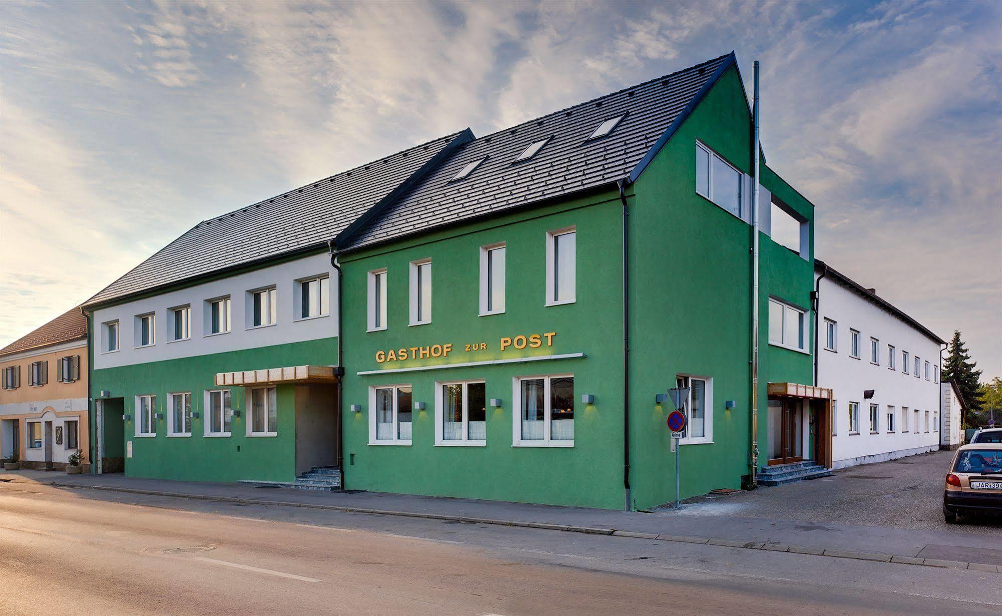 Hotel Zur Post Illmitz Bagian luar foto